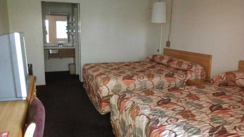 Ez 8 Motel Newark Exterior photo