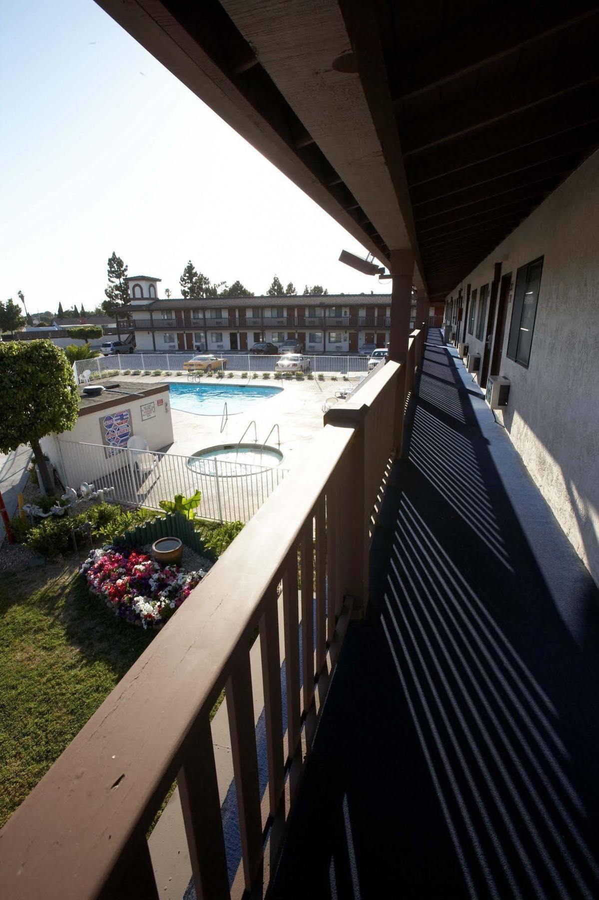 Ez 8 Motel Newark Exterior photo